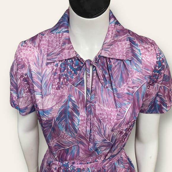 Vtg 70s shift dress w/ matching waist tie. Size 6 - Picture 7 of 9